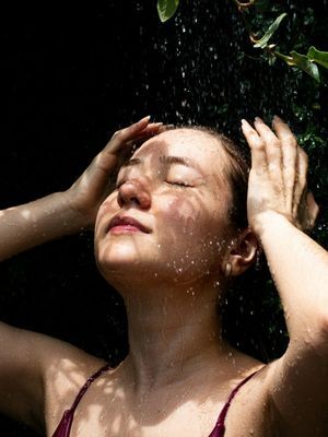 Graphic highlighting how UV radiation primarily hits the high points of the face, resulting in an uneven skin tone that requires the best organic skincare for uneven tone to correct.